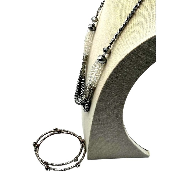 Elegant Beaded Necklace & Bracelet Set - Picture 6 of 10